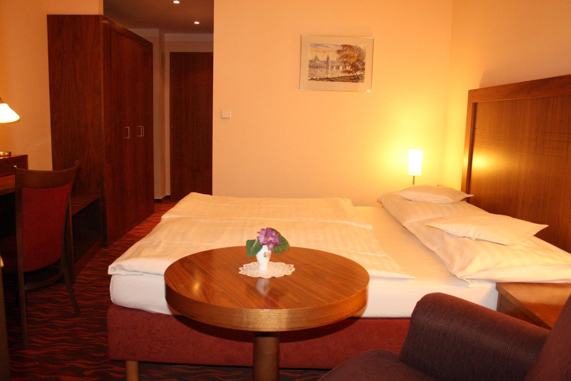 Monica 3* Praga